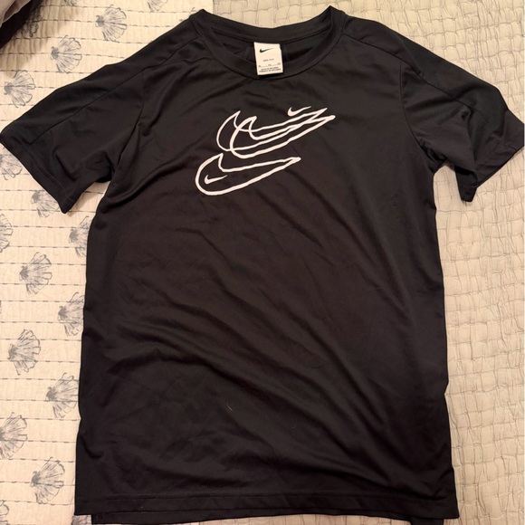 Nike Other - Nike Black Short Sleeve Tee with White Swoosh Cluster